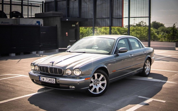 Jaguar XJ cena 55000 przebieg: 232000, rok produkcji 2004 z Wrocław małe 407